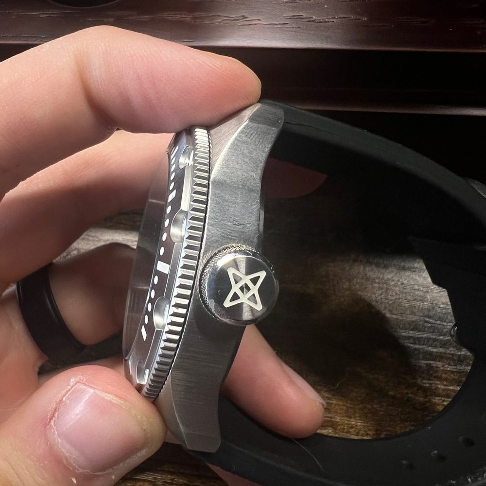 ARAGON Divemaster Evo Men’s Dive Watch | Mechanical | 200M WR | Sapphire - Picture 6 of 6